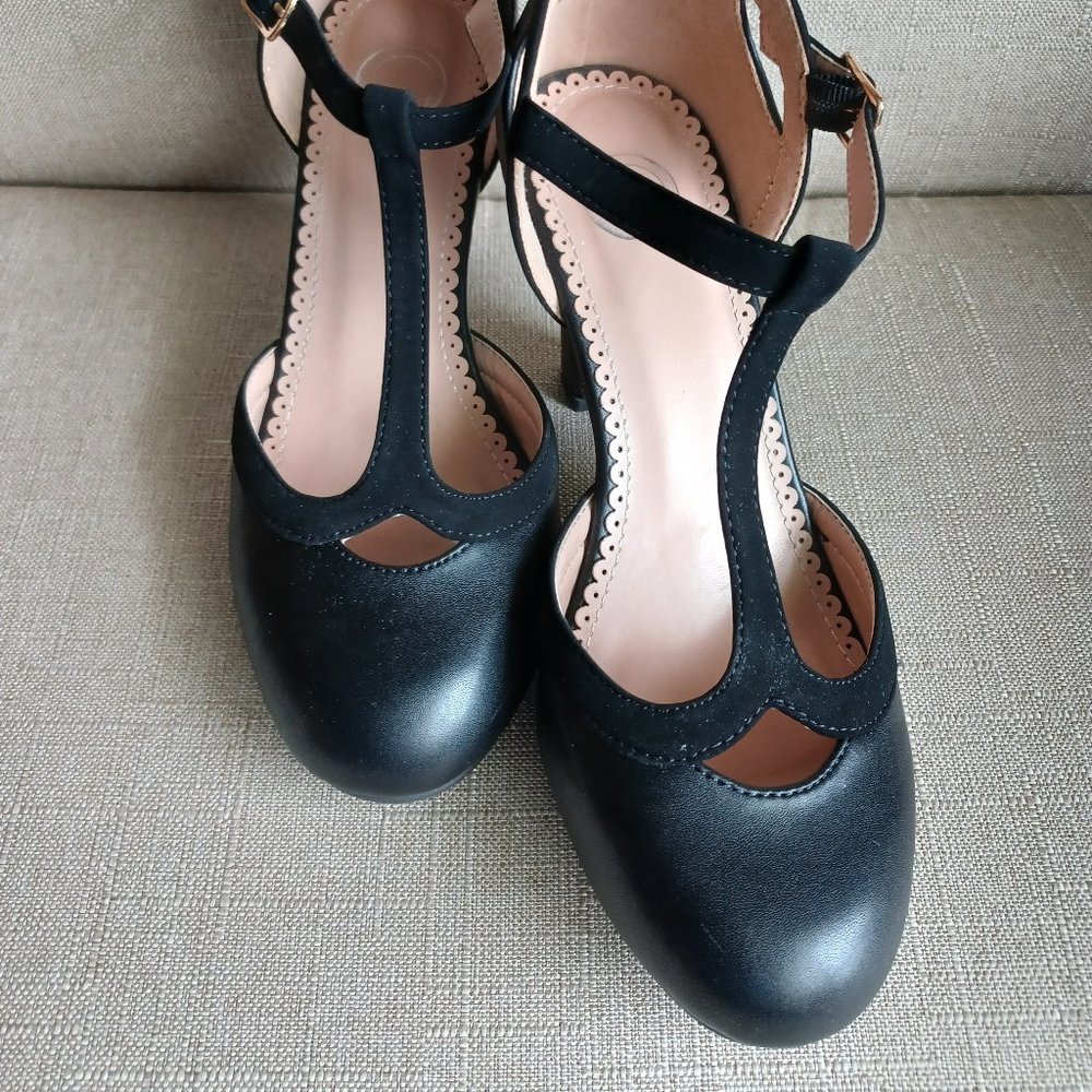 Journee Collection Olina T-Strap Pumps in Black